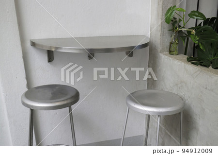 Minimal grunge style decoration of indy coffee shop 94912009