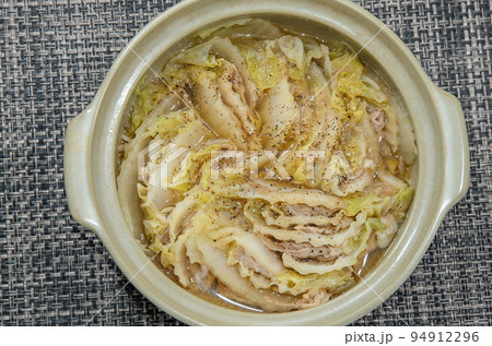 豚バラ肉と白菜のミルフィーユ鍋・できあがり 94912296