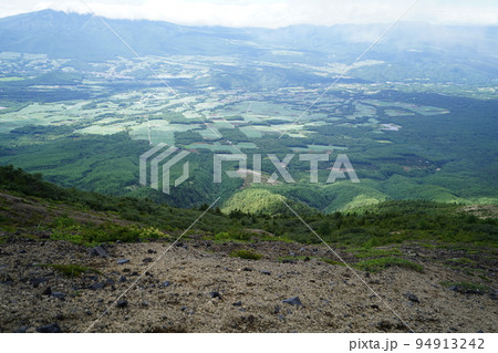 浅間山外輪山の鋸岳山頂付近から、日本百名山四阿山方面を見る 2022年7月23日 浅間山外輪山の鋸岳山頂付近から、日本百名山四阿山方面を見る 2022年7月23日 94913242