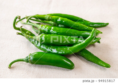 青唐辛子 94915817