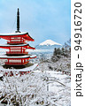 山梨県 新倉山浅間神社　～雪化粧した忠霊塔と富士山～ 94916720