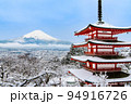 山梨県 新倉山浅間神社　～雪化粧した忠霊塔と富士山～ 94916726