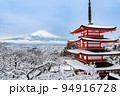 山梨県 新倉山浅間神社　～雪化粧した忠霊塔と富士山～ 94916728
