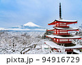 山梨県 新倉山浅間神社　～雪化粧した忠霊塔と富士山～ 94916729