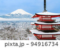 山梨県 新倉山浅間神社　～雪化粧した忠霊塔と富士山～ 94916734