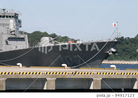 護衛艦「いかづち」の入港風景 護衛艦「いかづち」の入港風景 94917123