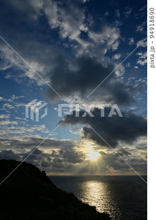 サンニヌ台展望台の朝陽 94918690