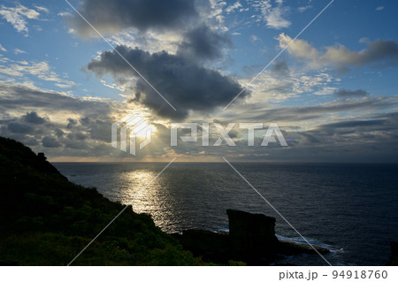 与那国島・軍艦岩 与那国島・軍艦岩 94918760