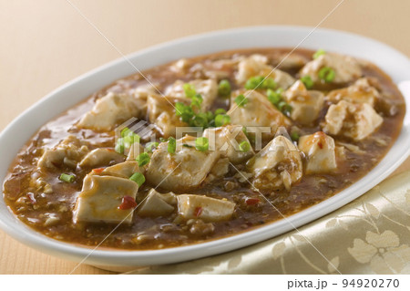 器に盛られた麻婆豆腐 94920270
