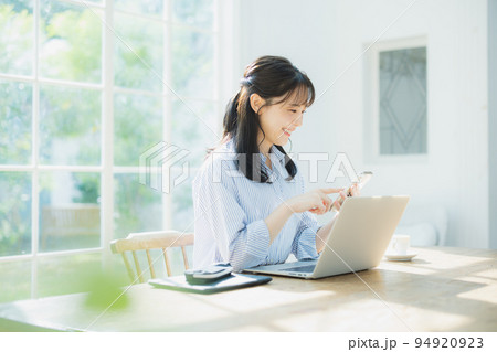 テレワーク リビング パソコン テレワーク リビング パソコン 94920923