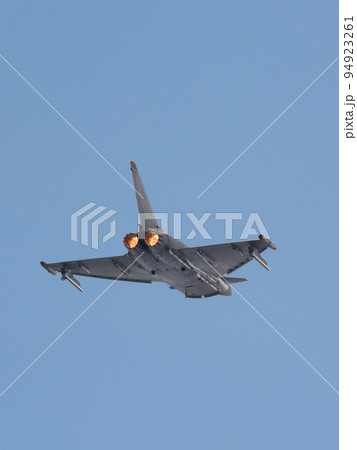 イタリア空軍ユーロファイターEF-2000離陸 94923261