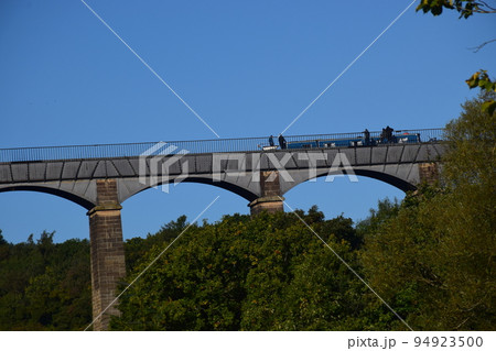 世界遺産　イギリス（英国）ポントカサステの水道橋　 94923500