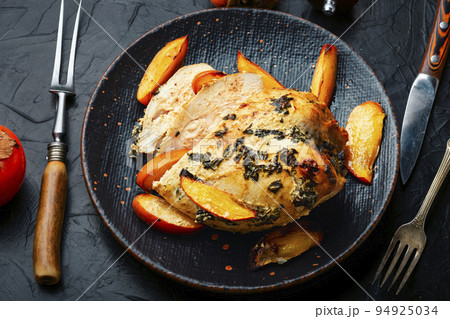 Chicken breast roasted with persimmon Chicken breast roasted with persimmon 94925034
