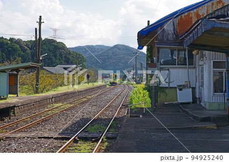 福岡県田川郡の平成筑豊鉄道崎山駅となのはな号 福岡県田川郡の平成筑豊鉄道崎山駅となのはな号 94925240