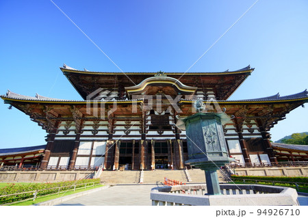 秋の早朝・静寂の東大寺大仏殿 秋の早朝・静寂の東大寺大仏殿 94926710