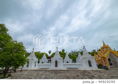 クドードォ・パヤーの小仏塔群　ミャンマー・マンダレー 94929299