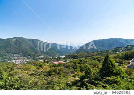 秋晴れの早雲山　彼方を眺める　箱根登山ケーブルカー　箱根登山鉄道　神奈川県足柄下郡箱根町 94929502