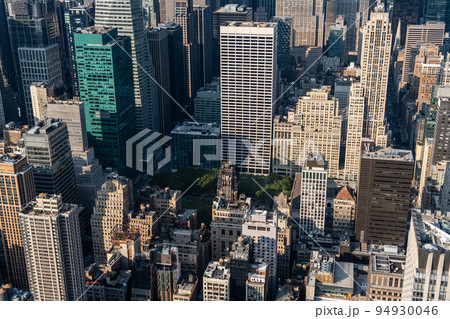 New York skyscrapers in Midtown Manhattan,...の写真素材 [94930046