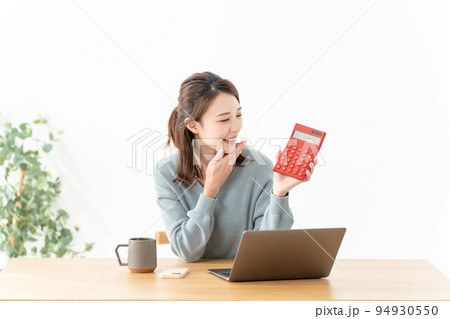 女性　電卓 94930550