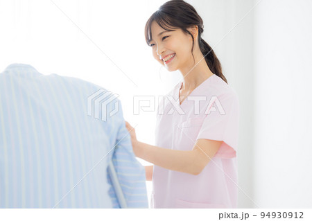 看護師　患者 94930912