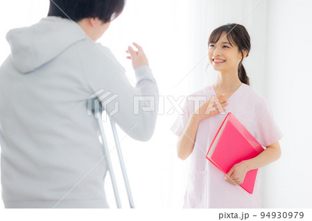 看護師　患者　 94930979