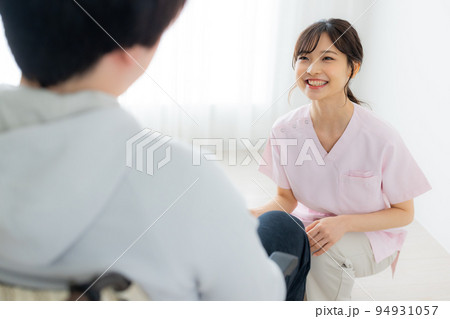 看護師　患者　 94931057