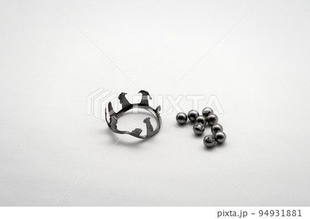 Worn bicycle bearing. 94931881