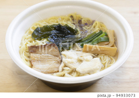 おいしいカップ麺の塩ラーメン 94933073