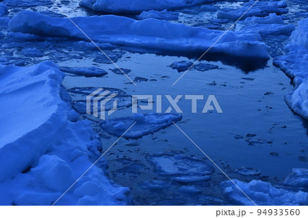 羅臼の流氷、知床半島、北海道 94933560