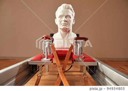 reformer for pilates training with plaster bust 94934803