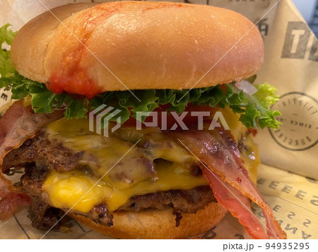 ハンバーガー【ダブルベーコンレタスバーガー】アップ 94935295