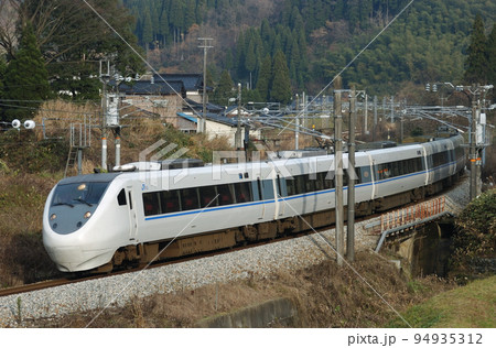 北陸本線　石動ー倶利伽羅　JR西日本　681系　T03編成（金沢）　サンダーバード 94935312