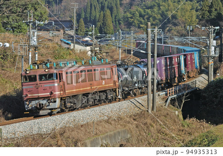 北陸本線　石動ー倶利伽羅　JR貨物　EF81-8（富山） 94935313