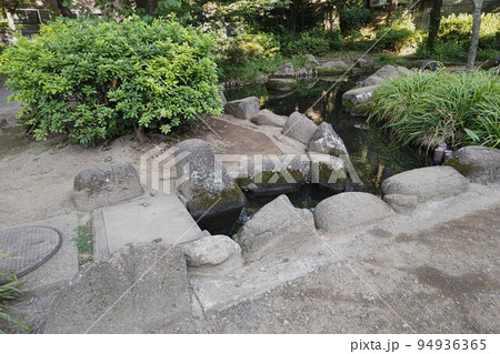 東京都目黒区 東山貝塚公園 東京三大貝塚の1つ東山貝塚跡につくられた公園 たて穴式住居が復元 東京都目黒区 東山貝塚公園 東京三大貝塚の1つ東山貝塚跡につくられた公園 たて穴式住居が復元 94936365