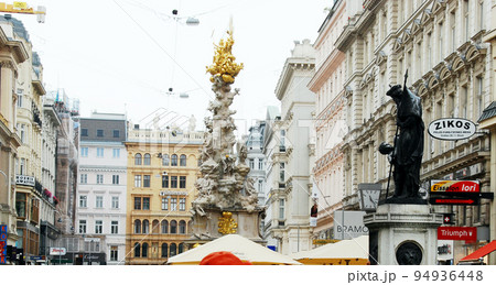 オーストリア　ウイーン　世界遺産　グラーベンのペスト記念柱 94936448