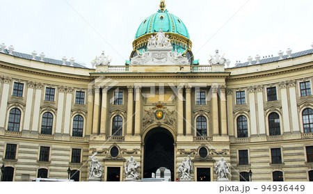 オーストリア ウイーン 世界遺産 ホーフブルグ王宮のミヒャエル門 オーストリア ウイーン 世界遺産 ホーフブルグ王宮のミヒャエル門 94936449