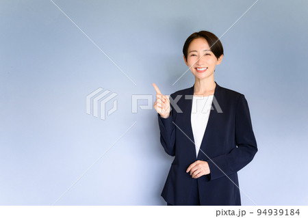 ビジネスで使いやすいオススメする女性 94939184