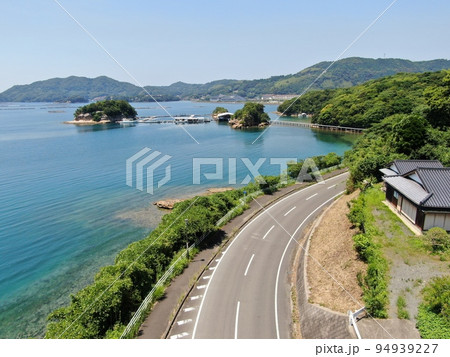 玄海町の王子島付近の美しい海岸線の空撮 94939227