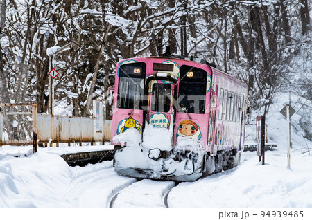 福島県 会津鉄道の雪景色 ~塔のへつり駅~ 福島県 会津鉄道の雪景色 ~塔のへつり駅~ 94939485