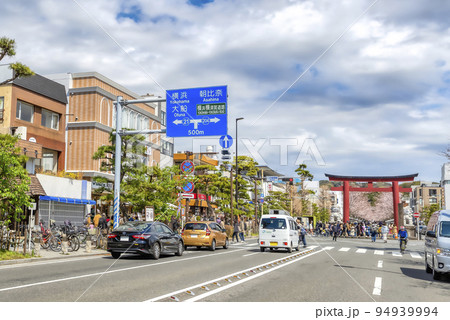 神奈川県の風景　春の鎌倉　二の鳥居前 94939994