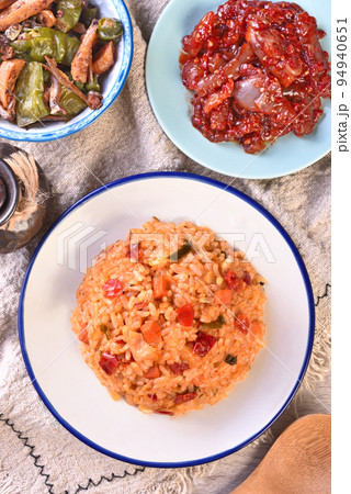 Kimchi fried rice with cheese 94940651