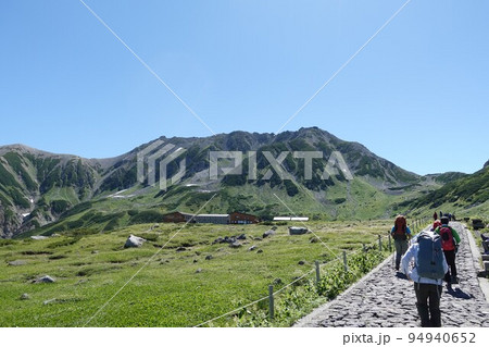 立山雄山・一の越峠(山荘)に向けてトレイル 94940652