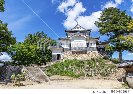 岡山県高梁市　晴天の備中松山城天守 94940667
