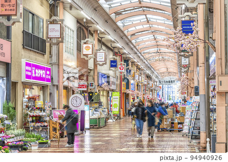 東京の都市風景 新小岩ルミエール商店街 東京の都市風景 新小岩ルミエール商店街 94940926