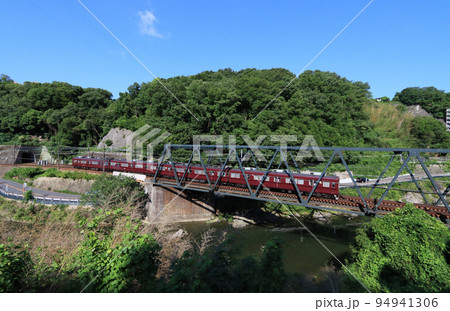 能勢電鉄　猪名川の鉄橋を渡る1700系電車 94941306