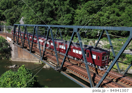能勢電鉄 猪名川橋梁を渡る5100系電車 能勢電鉄 猪名川橋梁を渡る5100系電車 94941307