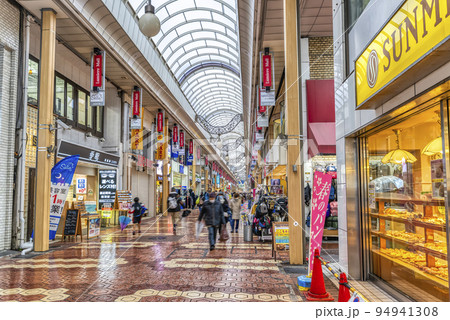 東京の都市風景 新小岩ルミエール商店街 東京の都市風景 新小岩ルミエール商店街 94941308