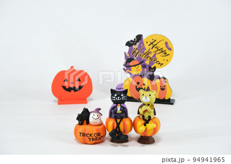 ハロウィンのオブジェ 94941965