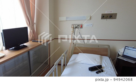 病院の病室 94942068