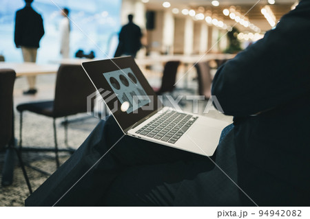 office worker 94942082